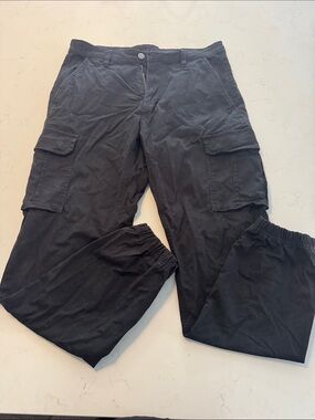 Men's size 32 Black Cargo Pants - Classic Utility Style new condition